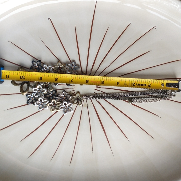 Multi tone bib necklace metal floral design with rhinestone center statement - Picture 3 of 4